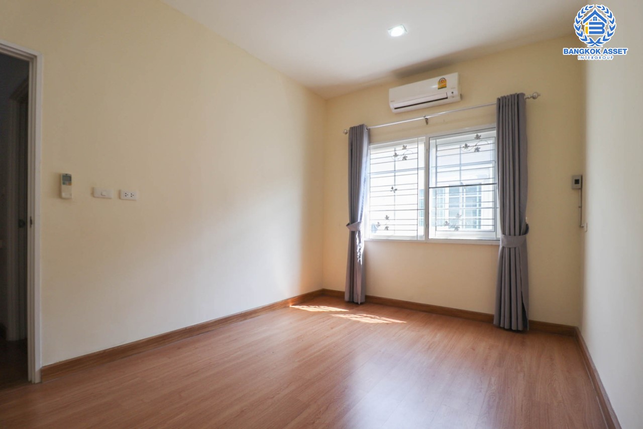 *****ทาวน์เฮ้าส์มือสองย่านนนทบุรี ม.โกลเด้นซิตี้ ปิ่นเกล้า-จรัญสนิทวงศ์ บนเนื้อที่ 21.2 ตร.ว. ฟังก์ชัน 4 ห้องนอน 3 ห้องน้ำ 2 ที่จอดรถ ทำเลดีเชื่อมต่อถนน บางกรวย-ไทรน้อย, ราชพฤกษ์, นครอินทร์ ราคาถูก สิ่งอำนวยความสะดวกครบ ใกล้รถไฟฟ้าสายสีแดงอ่อน "สถานีบางบำหรุ"